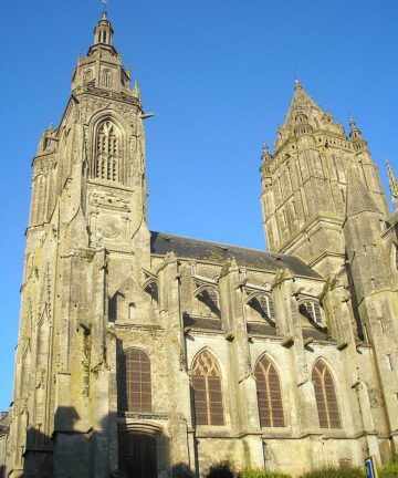 Visite de Coutances avec un guide privé (1 à 10h)